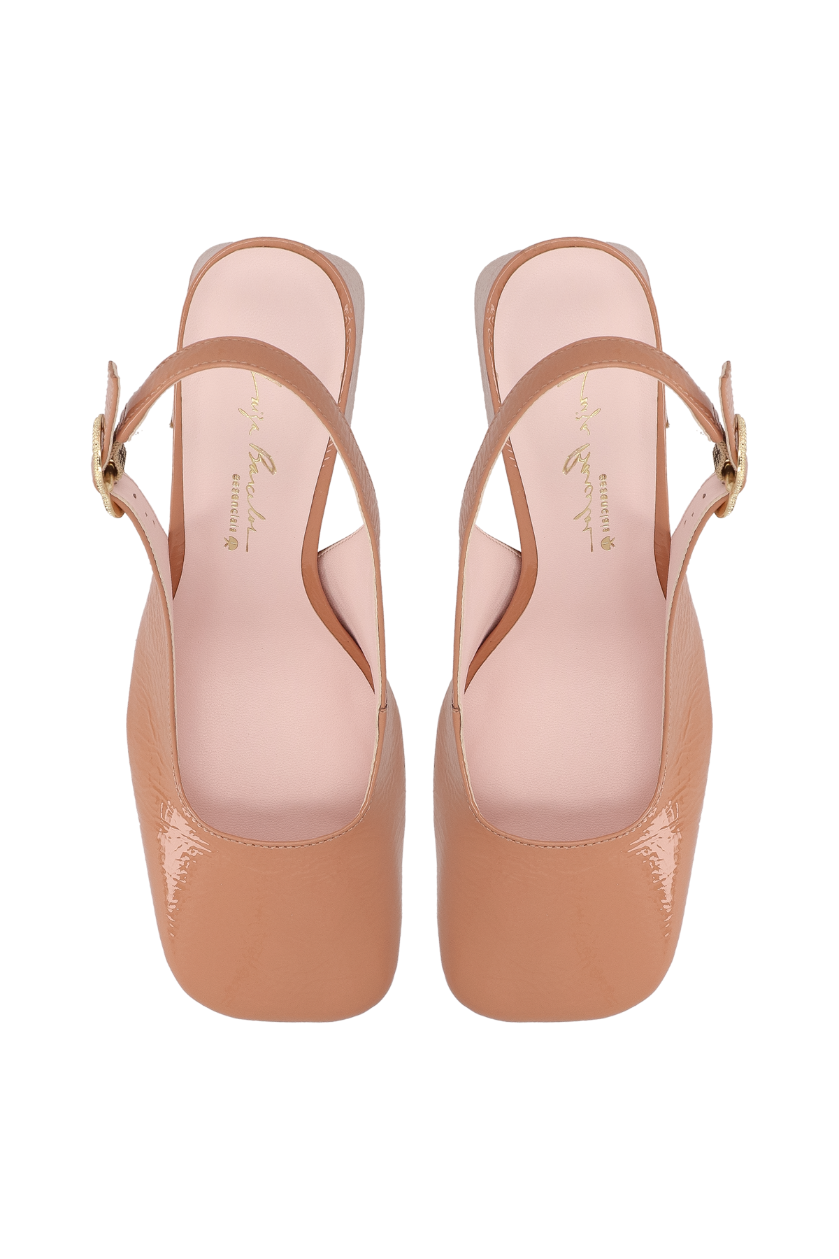 SAPATO MARY JANE EM VERNIZ BEGE BLUSH DE SALTO ALTO COM FERRAGEM EQUESTRE