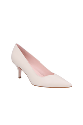 SCARPIN EM COURO OFF WHITE DE SALTO FINO MÉDIO E BICO FINO