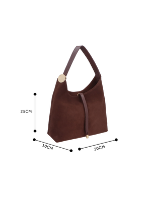 BOLSA TOTE PEQUENA EM CAMURÇA CAFÉ COM PLACA DECORATIVA