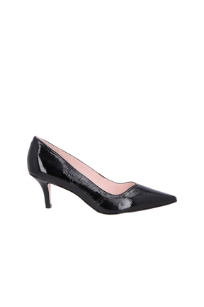 SCARPIN EM VERNIZ PRETO DE SALTO FINO MÉDIO E BICO FINO
