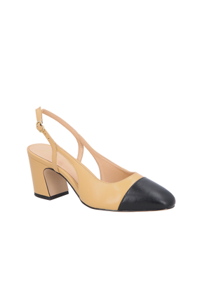 SAPATO SLINGBACK EM COURO AREIA COM BICO PRETO E SALTO MÉDIO BLOCO