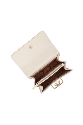 BOLSA TRANSVERSAL PEQUENA OFF WHITE EM COURO