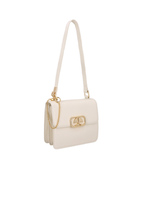 BOLSA TRANSVERSAL PEQUENA OFF WHITE EM COURO