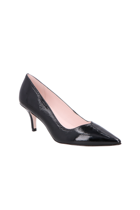 SCARPIN EM VERNIZ PRETO DE SALTO FINO MÉDIO E BICO FINO