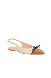 SAPATILHA SLINGBACK EM COURO NATA COM BICO CARAMELO