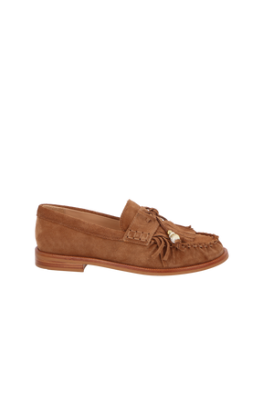 MOCASSIM LOAFER EM CAMURÇA CARAMELO COM FRANJAS E ENFEITES DOURADOS