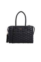 BOLSA MÉDIA EM COURO PRETO COM MATELASSÊ CALIANDRA
