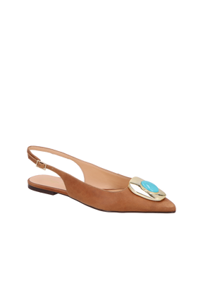 SAPATILHA SLINGBACK EM COURO CARAMELO COM PEDRA E FIVELA DOURADA