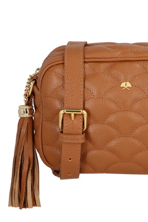 BOLSA MÉDIA EM COURO CARAMELO MATELASSÊ CALIANDRA