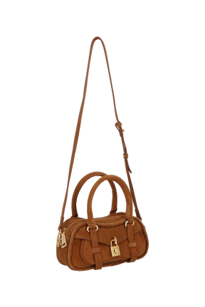 BOLSA CROSSBODY EM CAMURÇA CARAMELO COM CADEADO DECORATIVO PEQUENA
