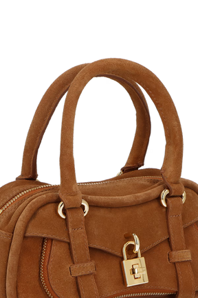 BOLSA CROSSBODY EM CAMURÇA CARAMELO COM CADEADO DECORATIVO PEQUENA